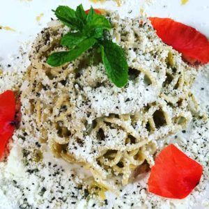 Tonnarelli cacio e pepe con crema di zucchine il classico romano vestito destate | Tonnarelli cacio e pepe con crema di zucchine: il classico romano vestito d’estate Tonnarelli cacio e pepe con crema di zucchine