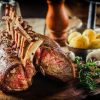 Carre di agnello | La Pasqua a tavola: i piatti che raccontano la storia e la cultura della Ciociaria Il Carré d'agnello alle erbette e salsa al vino rosso
