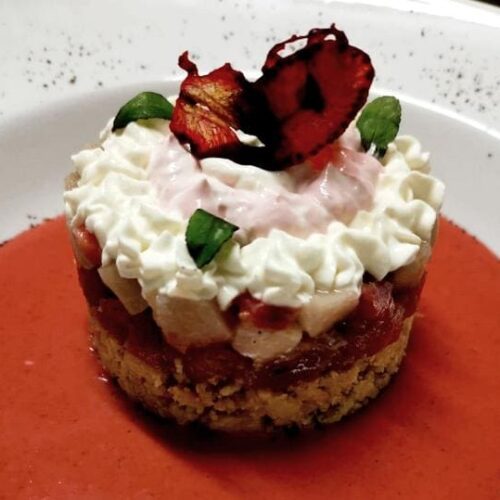 tartare e fragola | Tartare di tonno e spada in salsa alle fragole Tartare di tonno e spada su taralli croccanti in salsa alle fragole