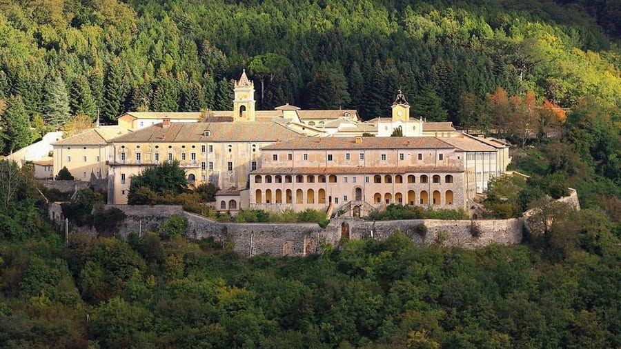 Certosa di Trisulti | Certosa di Trisulti: un viaggio nella bellezza religiosa tra montagne e storia Collepardo - Certosa di Trisulti