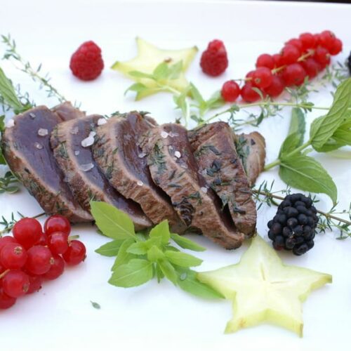 Filetto di tonno alle erbe aromatiche con frutti di bosco | Filetto di tonno con frutti di bosco Filetto di tonno ai frutti di bosco