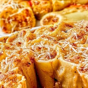 Paccheri gratinati con ragu di pesce pregiato | Paccheri gratinati con ragù di pesce pregiato: il mare incontra il Natale Paccheri gratinati con ragù di pesce pregiato: il mare incontra il Natale