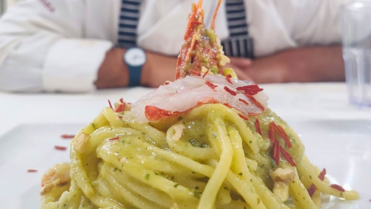 Tonnarelli con crema di cime di rapa, noci e gambero osso
