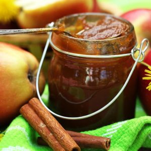 Le bucce di mela diventano marmellata