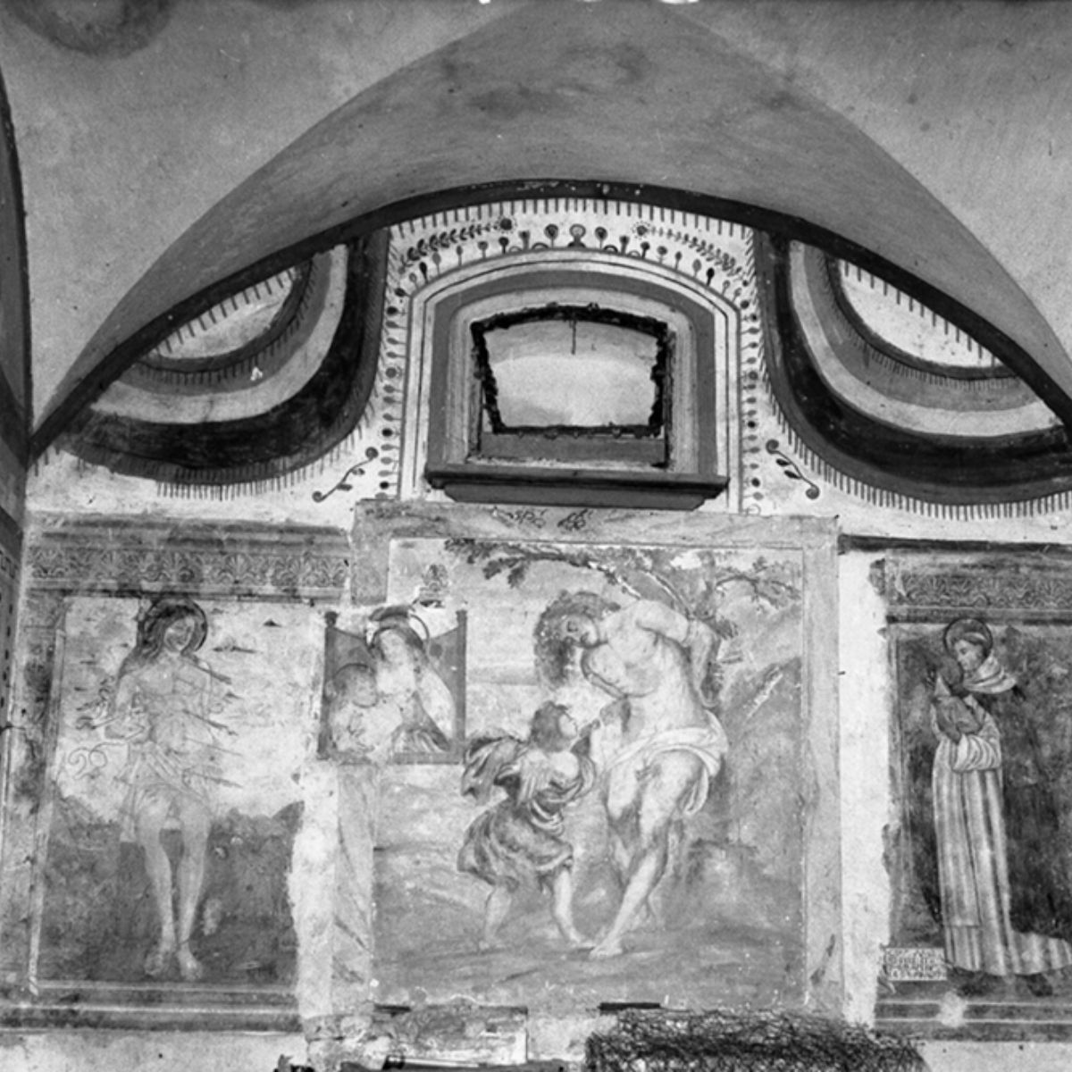 Arpino Chiesa campestre di S. Sebastiano | Questa volta non è S. Ambrogio ma è Ambrogio Arpino, Chiesa campestre di S. Sebastiano complesso decorativo dove si nota la mano di Ambrogio da Ferentino (1498) Ai piedi di S. Domenico si legge la firma dell’autore Opus Ambrosii Ferentini at sub anno domini 1498 mensis augusti die 8 Cfr. A. Conti, La chiesa campestre di S. Sebastiano, Arpino 1927 C. Maltese, Arte nel Frusinate. Catalogo della mostra, Frosinone 1961, Roma 1961