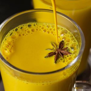 Golden Milk del Bar la ricetta base per una tazza dorata alla curcuma | Golden Milk del Bar: la ricetta base per una tazza dorata alla curcuma Golden Milk del Bar la ricetta base per una tazza dorata alla curcuma
