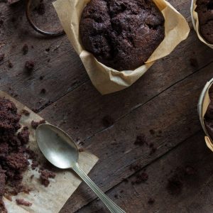 Muffin cacao e gocce di cioccolato il lato piu goloso del forno | Muffin cacao e gocce di cioccolato: il lato più goloso del forno Muffin cacao e gocce di cioccolato il lato più goloso del forno