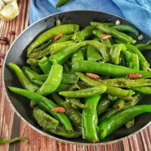 friggitelli in padella | Friggitelli saltati con erbe aromatiche fresche friggitelli in padella