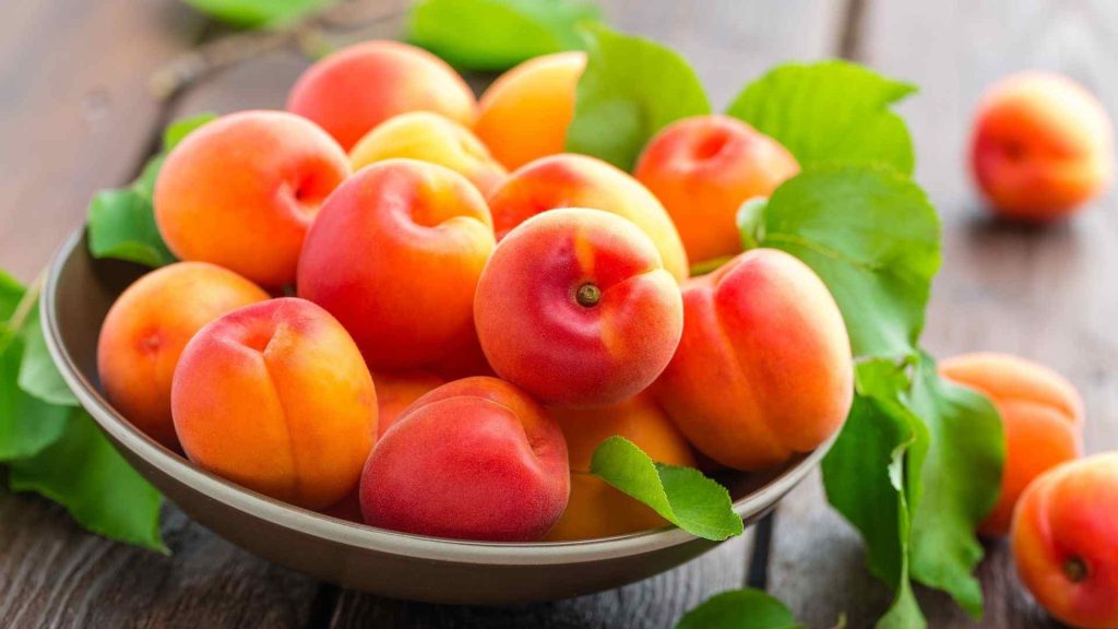 Frutta di giugno | Cibo di stagione di giugno: cosa portare davvero in tavola Frutta di giugno