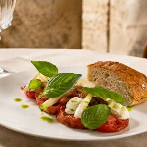 Pomodoro alla brace con ricotta di capra cipolla marinata e olio al basilico | Pomodoro alla brace con ricotta di capra, cipolla marinata e olio al basilico Pomodoro alla brace con ricotta di capra, cipolla marinata e olio al basilico