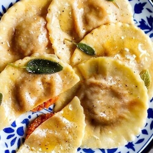 IMMAGINI PER BLOG 1920x1080 2026 10 15T113438.685 1 | Ravioli ripieni di zucca e noci, burro, salvia e mentuccia selvatica Ravioli ripieni di zucca e noci, burro, salvia e mentuccia selvatica